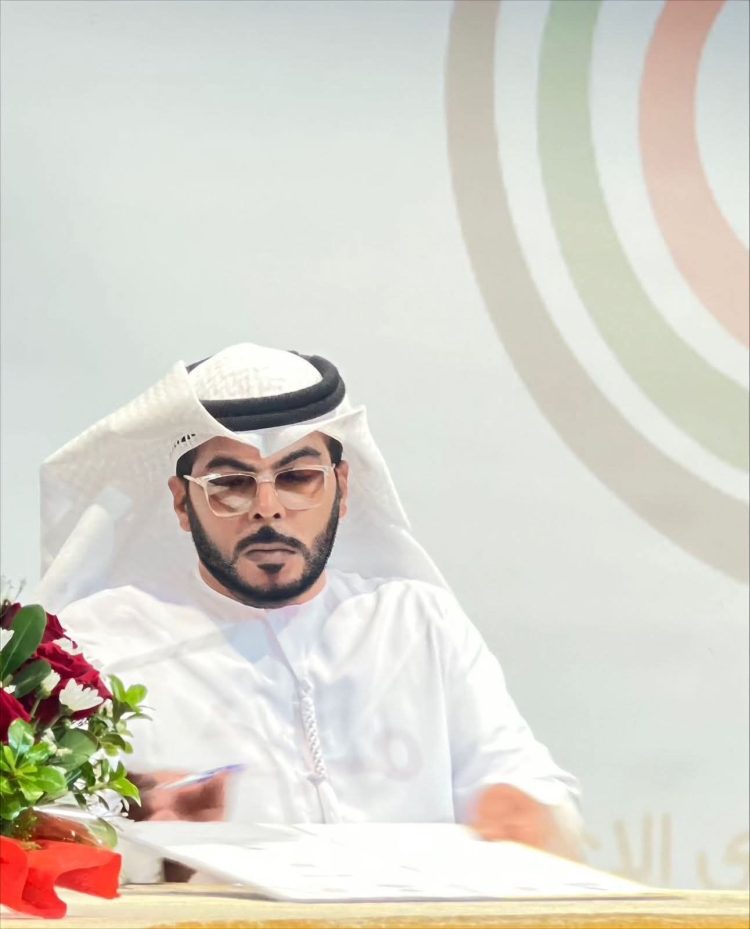 “خالد السلامي” يهنئ خالد النيادي لحصوله علي بكالوريوس هندسة الطيران والفضاء 